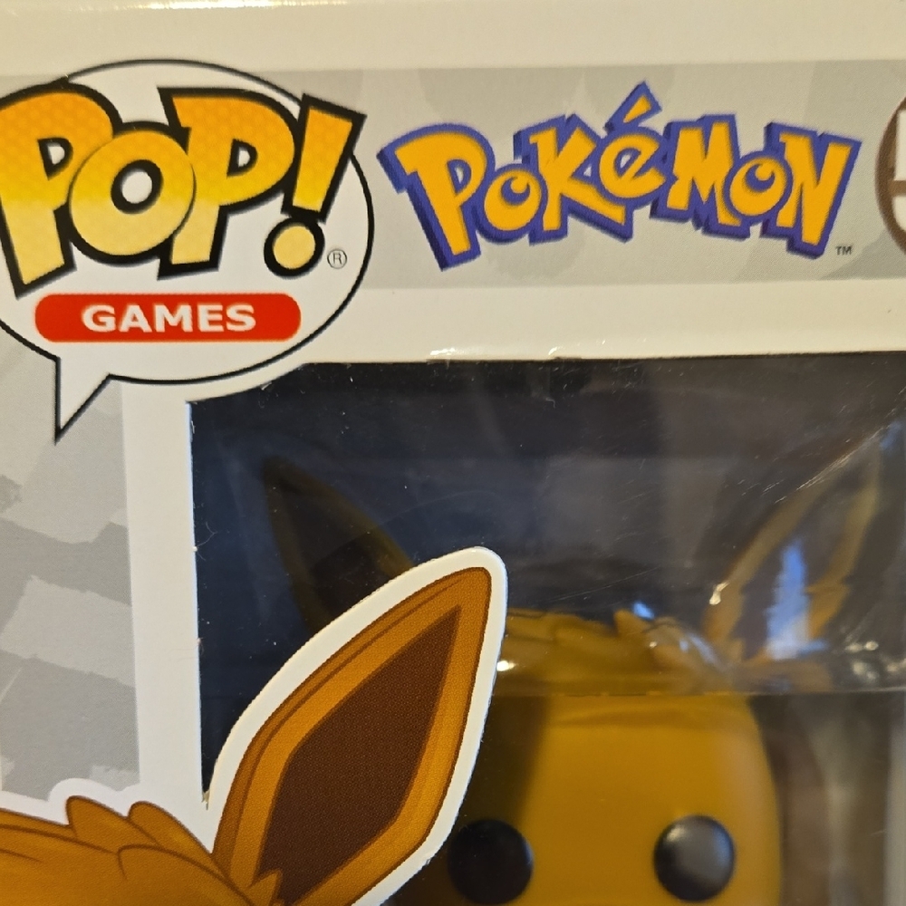 Funko Pop‎ Pokémon Eevee Figure - Brown and Cream - Picture 2 of 5